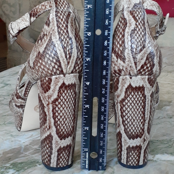 Michael Kors shoes - Picture 5 of 10